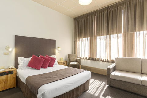 Adelaide Paringa - Accommodation Mount Tamborine 2