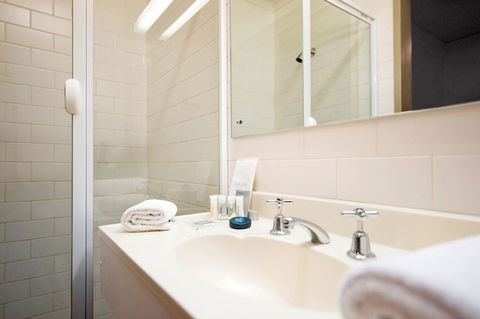 Adelaide Paringa - Accommodation Mount Tamborine 14