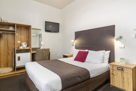 Adelaide Paringa - Accommodation Mount Tamborine 4