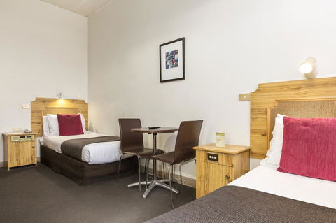 Adelaide Paringa - Accommodation Mount Tamborine 11