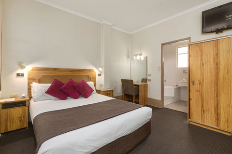 Adelaide Paringa - Accommodation Mount Tamborine 9