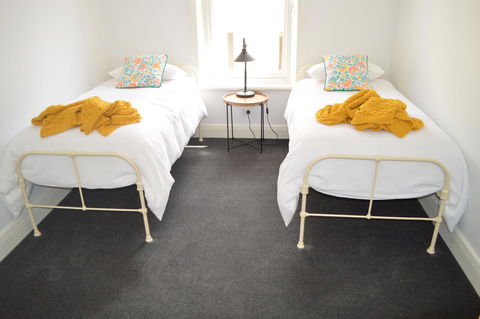 Two Cow Cottage Bed & Breakfast - Accommodation Mount Tamborine 20