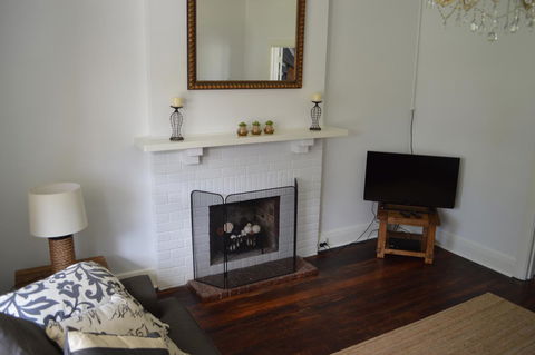 Two Cow Cottage Bed & Breakfast - Accommodation Mount Tamborine 11