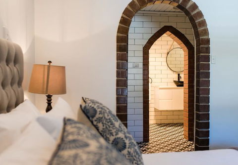 The Manor Basket Range - Accommodation Mount Tamborine 3