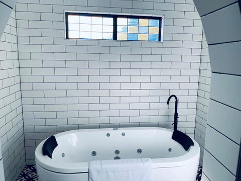 The Manor Basket Range - Accommodation Mount Tamborine 11