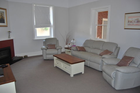 Jacaranda Cottage - Accommodation Mount Tamborine 6