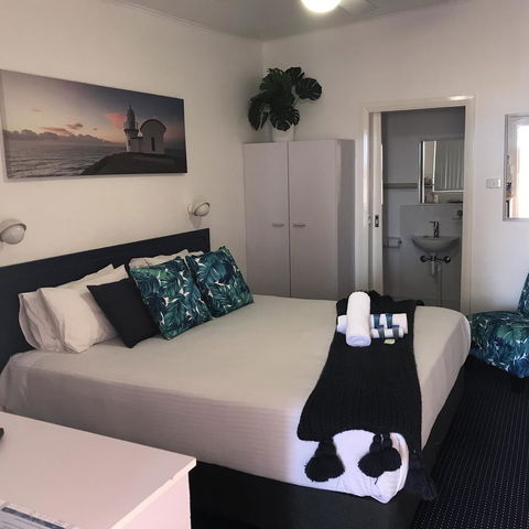 OCEAN BREEZE MOTEL - Accommodation Mount Tamborine 2
