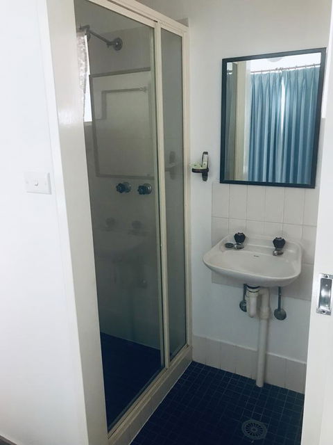 OCEAN BREEZE MOTEL - Accommodation Mount Tamborine 7