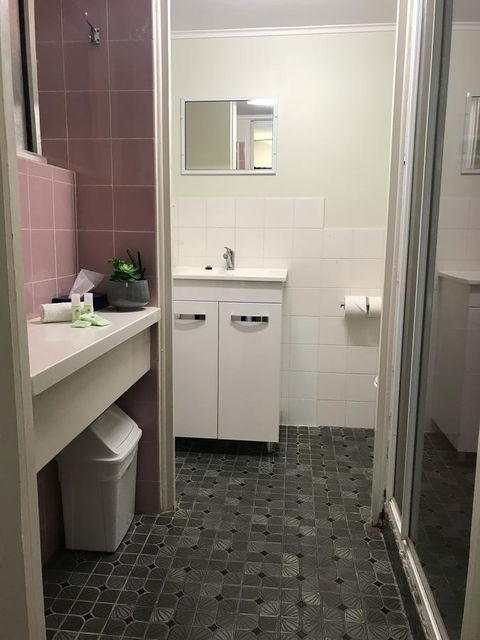 OCEAN BREEZE MOTEL - Accommodation Mount Tamborine 14
