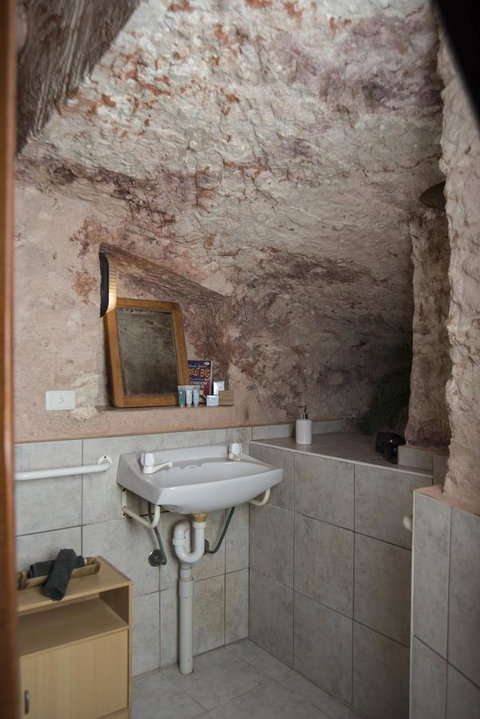 Ali\'s Underground Studio - Accommodation Mount Tamborine 10