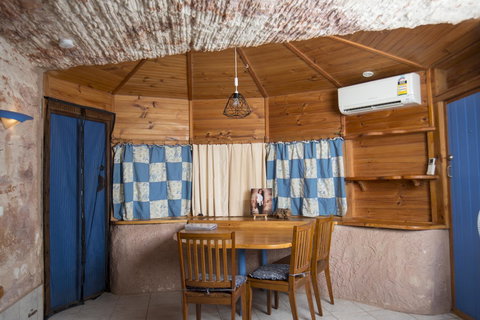 Ali\'s Underground Studio - Accommodation Mount Tamborine 6