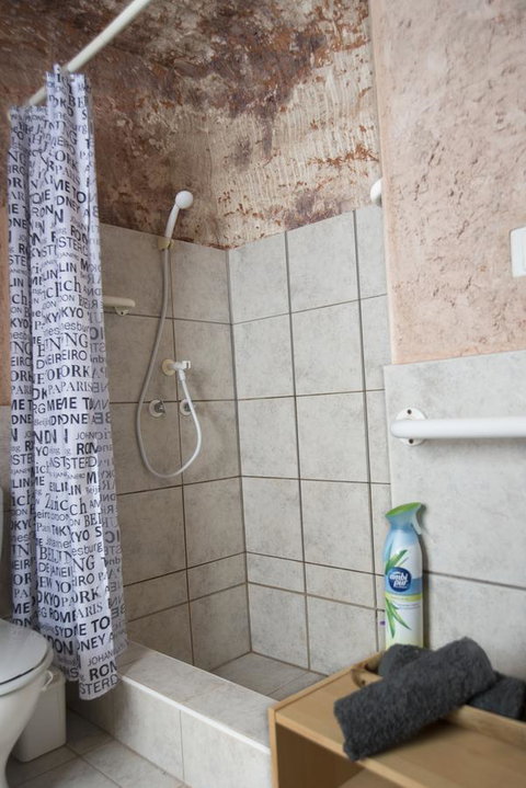 Ali\'s Underground Studio - Accommodation Mount Tamborine 11