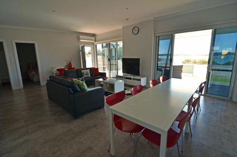 Beachview - Accommodation Mount Tamborine 6