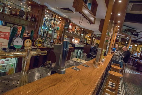 Mick O\'Sheas - Accommodation Mount Tamborine 11