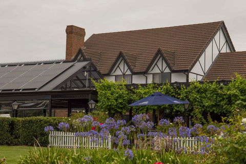 Mick O\'Sheas - Accommodation Mount Tamborine 37