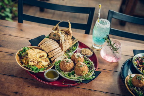 Mick O\'Sheas - Accommodation Mount Tamborine 10