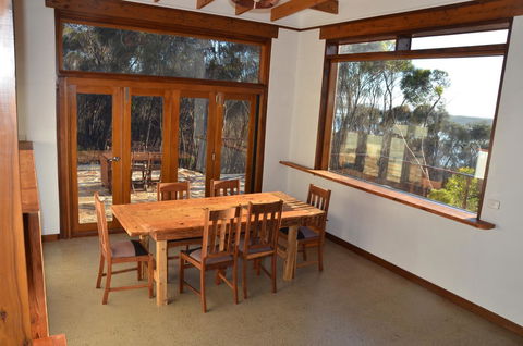 Of Stone & Wood Guesthouse - Accommodation Mount Tamborine 4