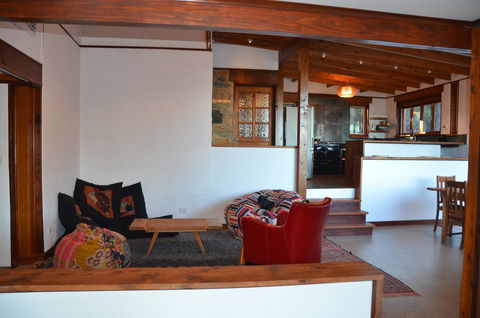 Of Stone & Wood Guesthouse - Accommodation Mount Tamborine 8