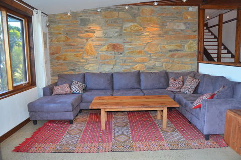 Of Stone & Wood Guesthouse - Accommodation Mount Tamborine 9