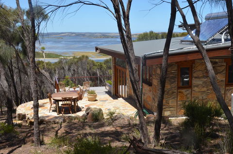 Of Stone & Wood Guesthouse - Accommodation Mount Tamborine 25
