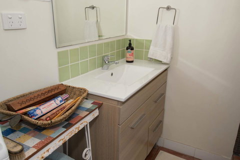 Sinclair Cottage - Accommodation Mount Tamborine 18