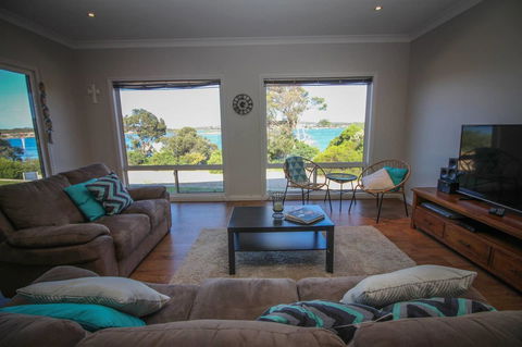 Waterfront On Osprey - Accommodation Mount Tamborine 5