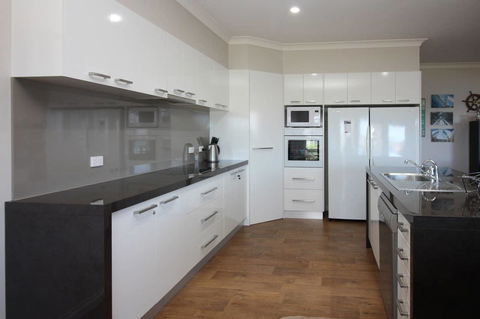 Waterfront On Osprey - Accommodation Mount Tamborine 13