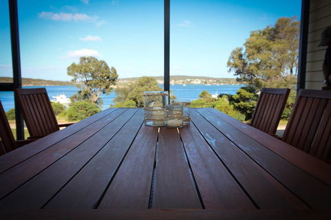 Waterfront On Osprey - Accommodation Mount Tamborine 11