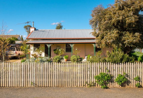 Ruby\'s Cottage - Accommodation Mount Tamborine 2