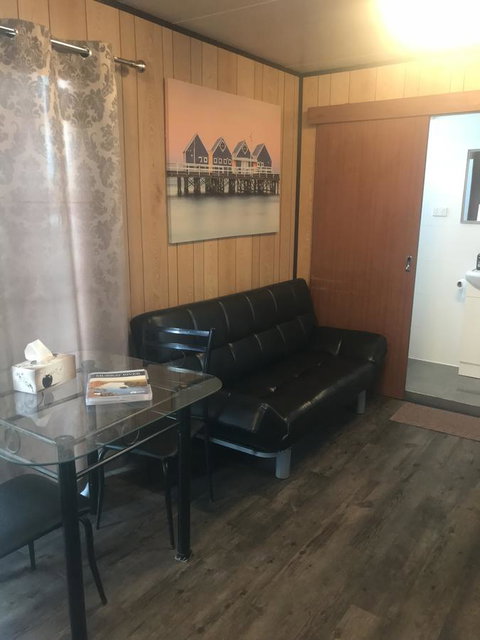 Murray Bridge Riverview Cabin - Accommodation Mount Tamborine 5