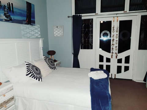 Court House - Studio - Accommodation Mount Tamborine 4