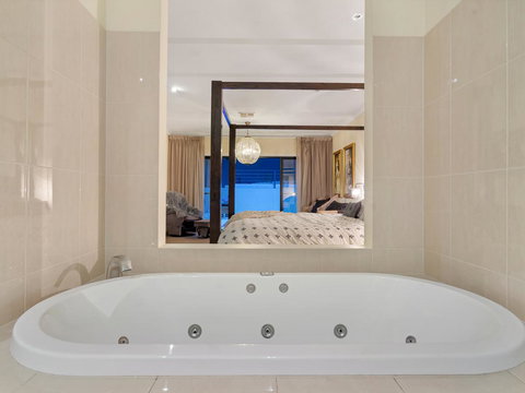 City-Barossa Gateway - Accommodation Mount Tamborine 1