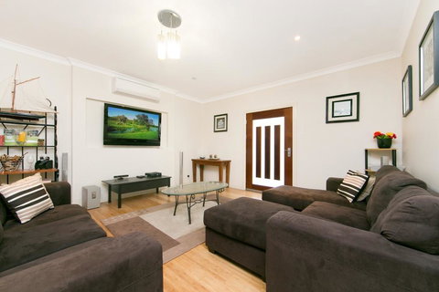 Gizmos Retreat - Accommodation Mount Tamborine 2