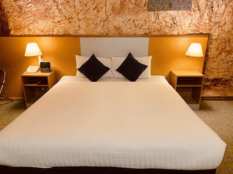 Desert Cave Hotel - Accommodation Mount Tamborine 1