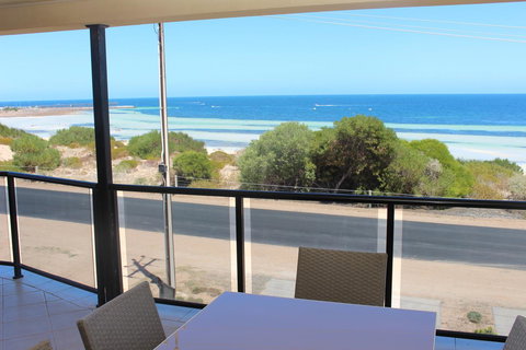 The Lighthouse - Beachfront Accommodation - Accommodation Mount Tamborine 9