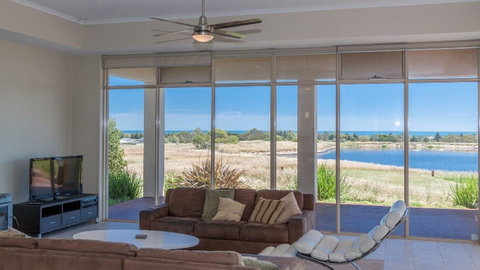 Golfers Paradise (18th Tee) - 52 Huntingdale Drive - Accommodation Mount Tamborine 15