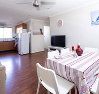 Aurora Holiday Apartment West Beach - Accommodation Mount Tamborine