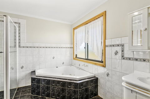 Rocks Retreat House With Sea Views - Accommodation Mount Tamborine 12