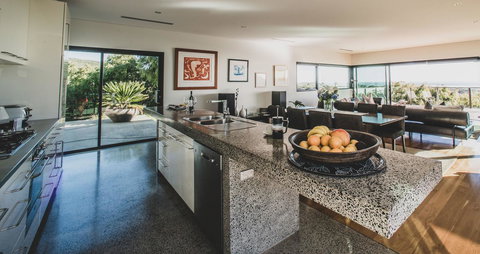 The Roozen Residence - Accommodation Mount Tamborine 4