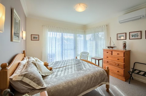 Glenelg On King Bed & Breakfast - Accommodation Mount Tamborine 1