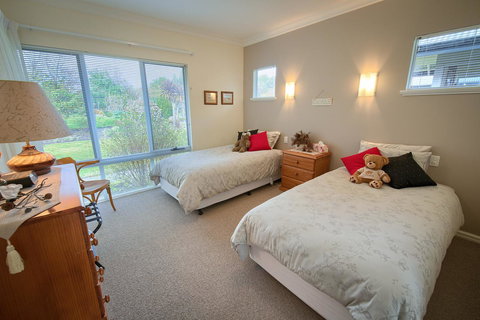 Glenelg On King Bed & Breakfast - Accommodation Mount Tamborine 4