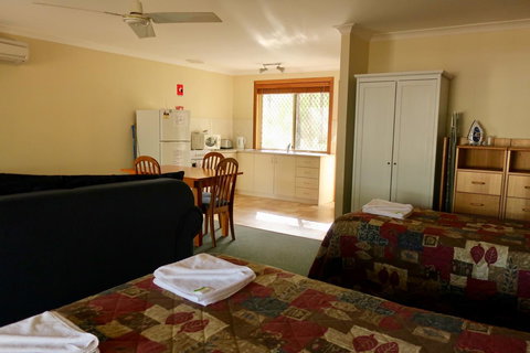Travellers Rest Motel - Accommodation Mount Tamborine 14