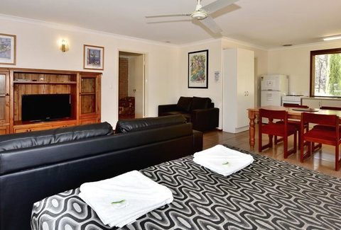Travellers Rest Motel - Accommodation Mount Tamborine 3