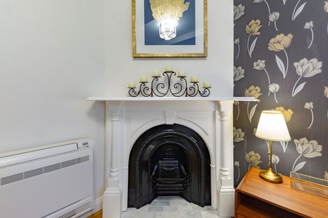 Heritage Townhouse Near Harbour Bridge - Accommodation Mount Tamborine 8