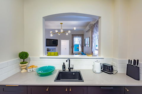 Heritage Townhouse Near Harbour Bridge - Accommodation Mount Tamborine 13