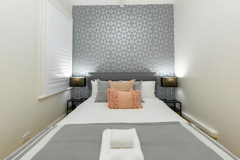 Heritage Townhouse Near Harbour Bridge - Accommodation Mount Tamborine 11