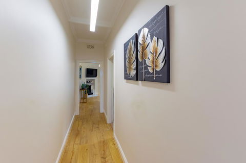 Heritage Townhouse Near Harbour Bridge - Accommodation Mount Tamborine 12