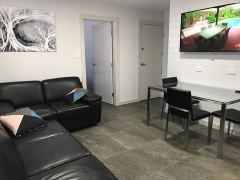 Jesmond Executive Villas - Accommodation Mount Tamborine 9