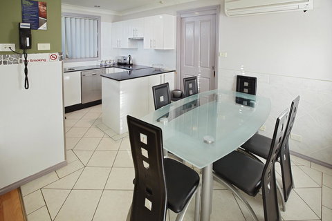 Jesmond Executive Villas - Accommodation Mount Tamborine 35