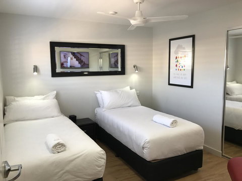 Jesmond Executive Villas - Accommodation Mount Tamborine 2